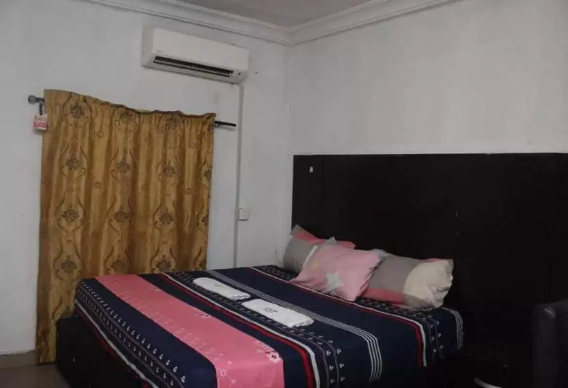 D Island Hotel & Club