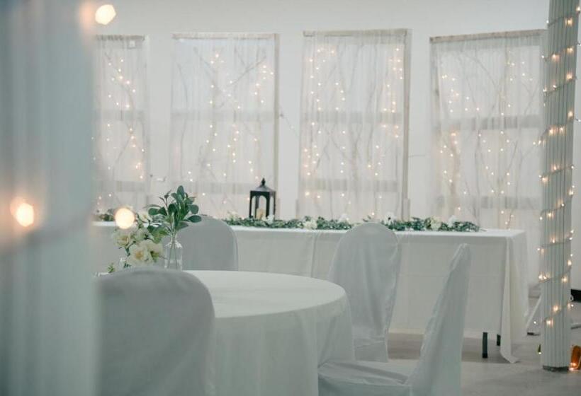 Отель The Hudson Inn