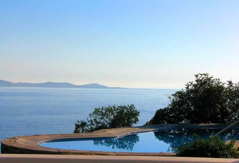 Adikri Villas & Suites