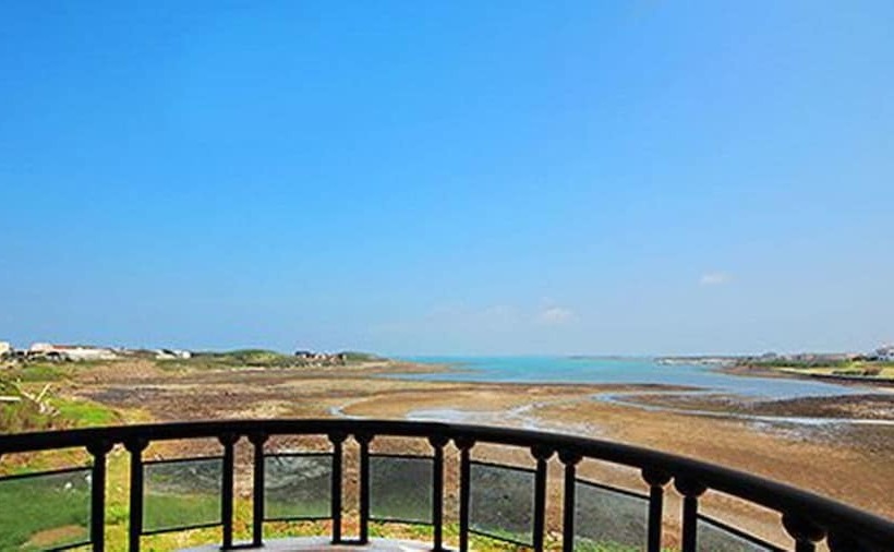 تختخواب و صبحانه 海漣天海岸民宿 & 水連天海景電梯民宿 Sea Sky Coast Homestay & Shui Lian Tian Homestay
