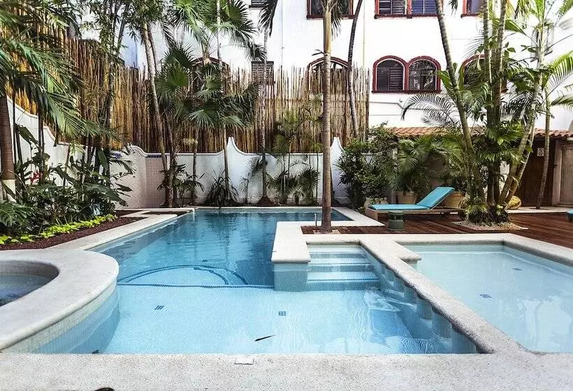 Fabiola Condo