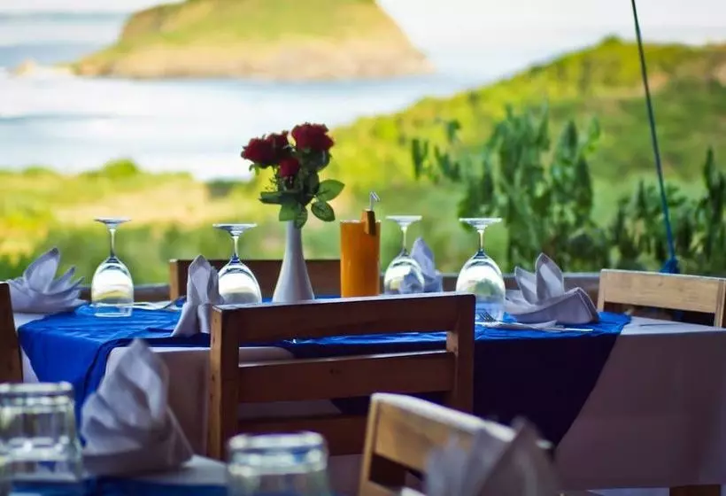 ホテル Blue Monkey Retreat Areguling Lombok