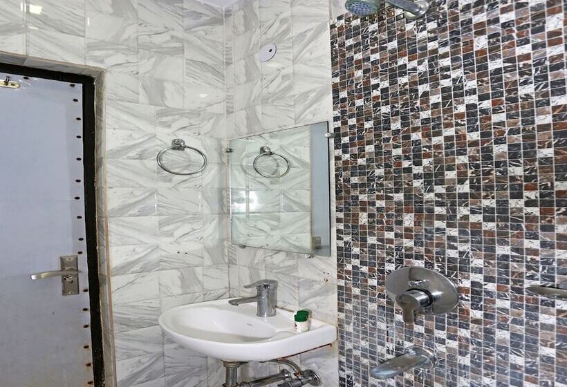 בית מלון כפרי Oyo Rooms Arakashan Road 7875