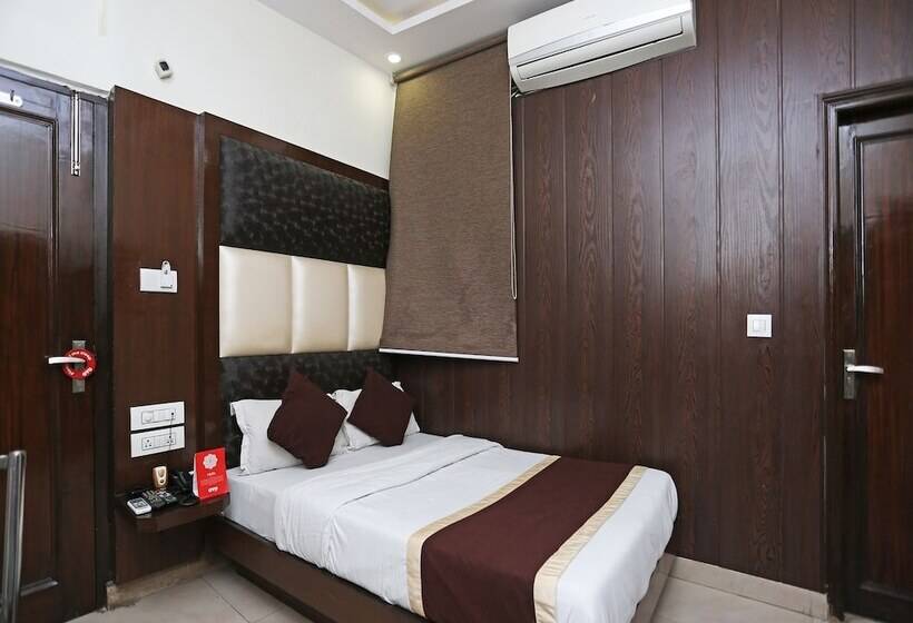 בית מלון כפרי Oyo Rooms Arakashan Road 7875