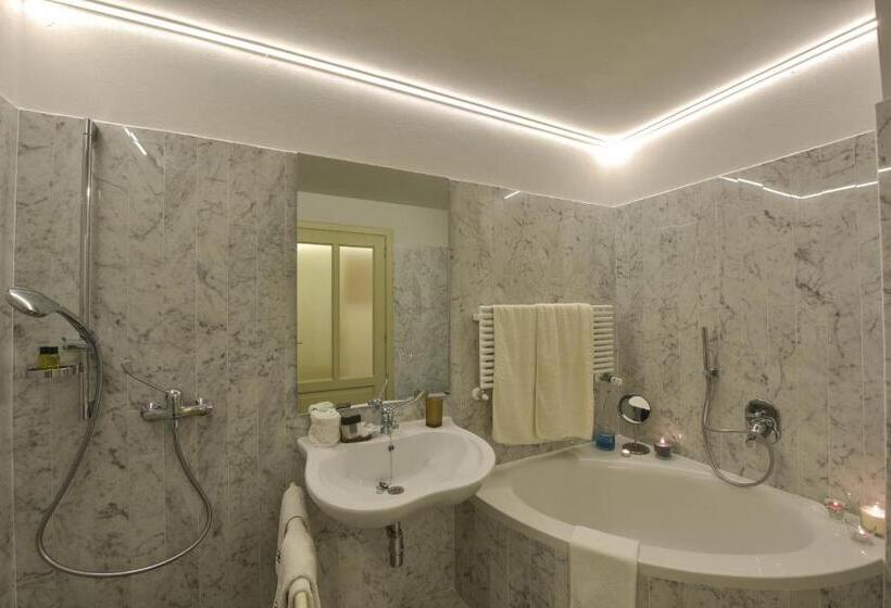 هتل Torre Dei Lari Residenza D Epoca