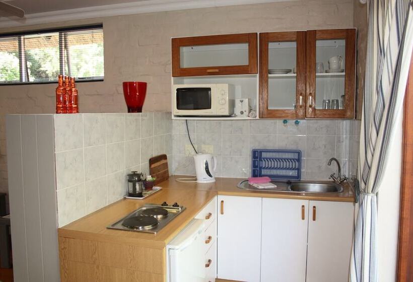 פנסיון Cloverleigh Guest House