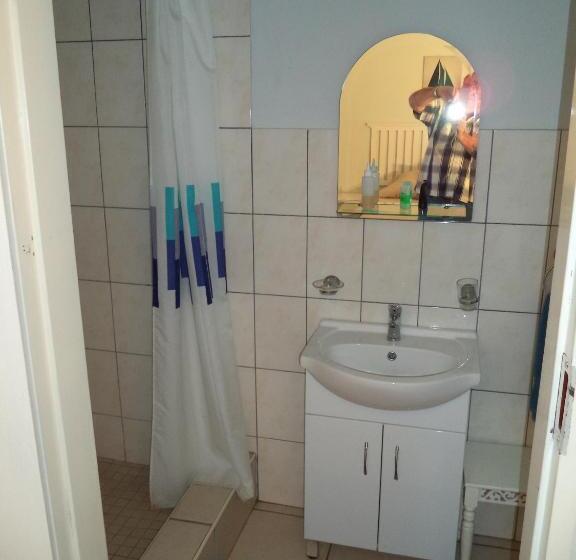 פנסיון Heatherdale Guesthouse & Shuttle Services