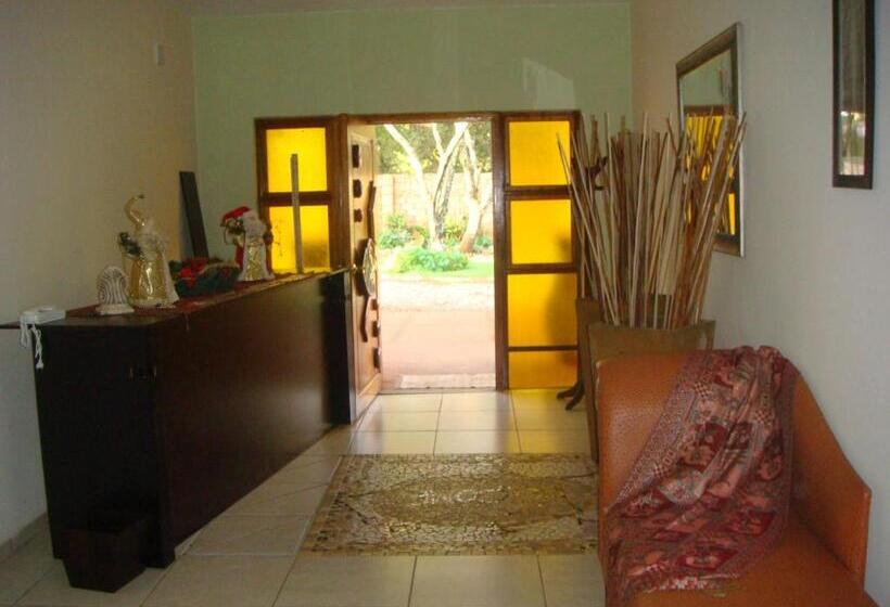 פנסיון Heatherdale Guesthouse & Shuttle Services