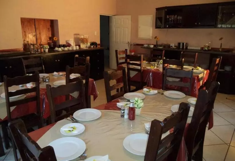 پانسیون Heatherdale Guesthouse & Shuttle Services