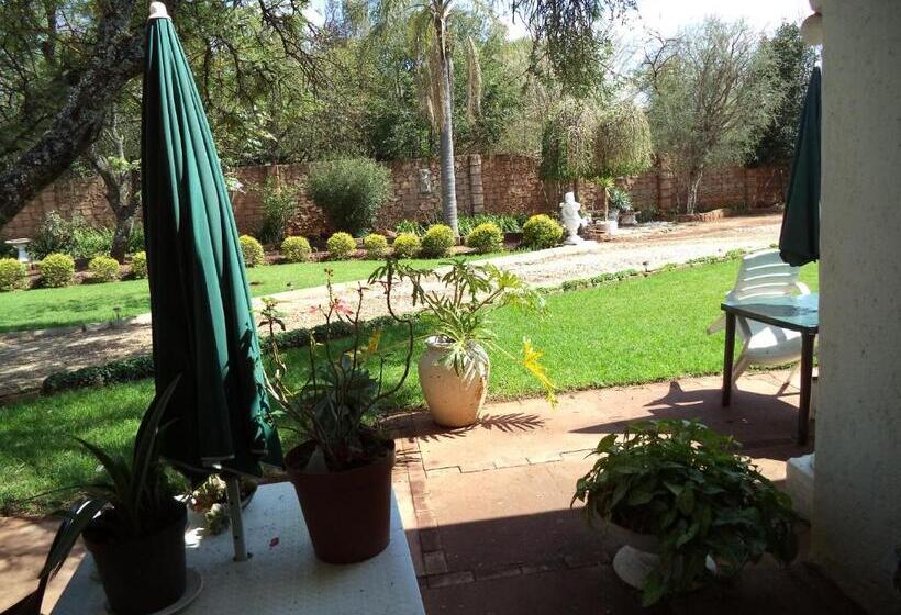 פנסיון Heatherdale Guesthouse & Shuttle Services