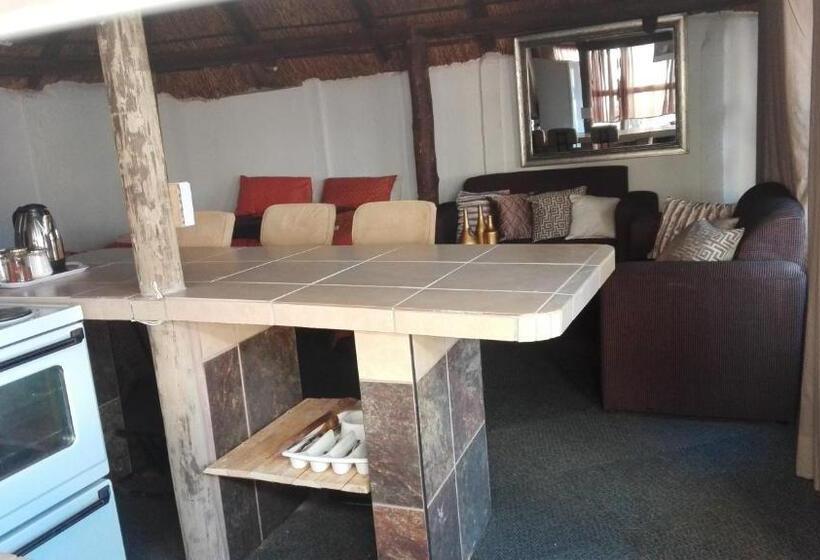 פנסיון Heatherdale Guesthouse & Shuttle Services