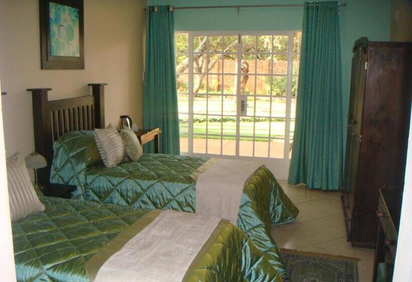 פנסיון Heatherdale Guesthouse & Shuttle Services