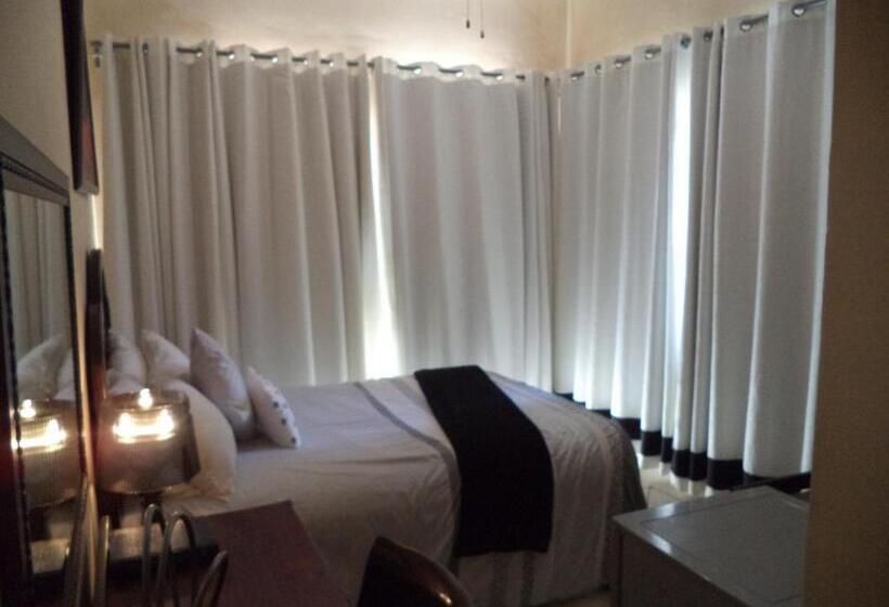 פנסיון Heatherdale Guesthouse & Shuttle Services