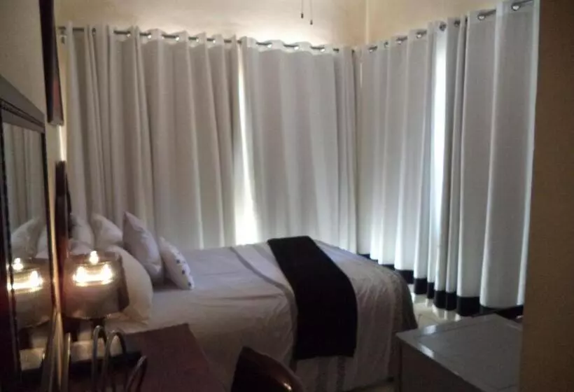 پانسیون Heatherdale Guesthouse & Shuttle Services