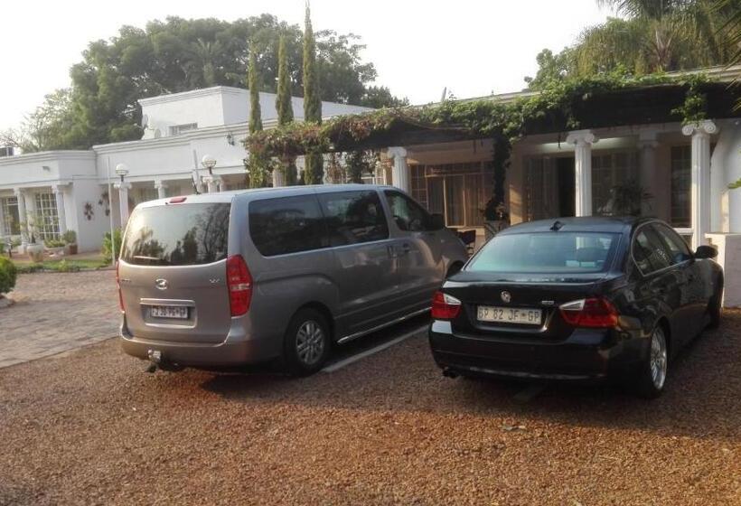 פנסיון Heatherdale Guesthouse & Shuttle Services