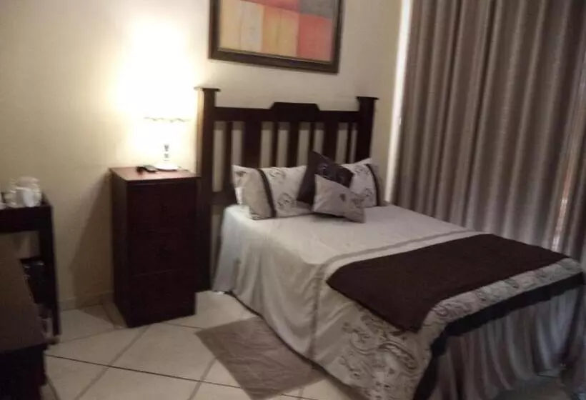پانسیون Heatherdale Guesthouse & Shuttle Services