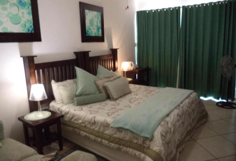 פנסיון Heatherdale Guesthouse & Shuttle Services