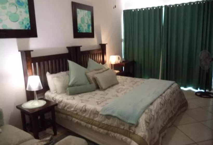 پانسیون Heatherdale Guesthouse & Shuttle Services