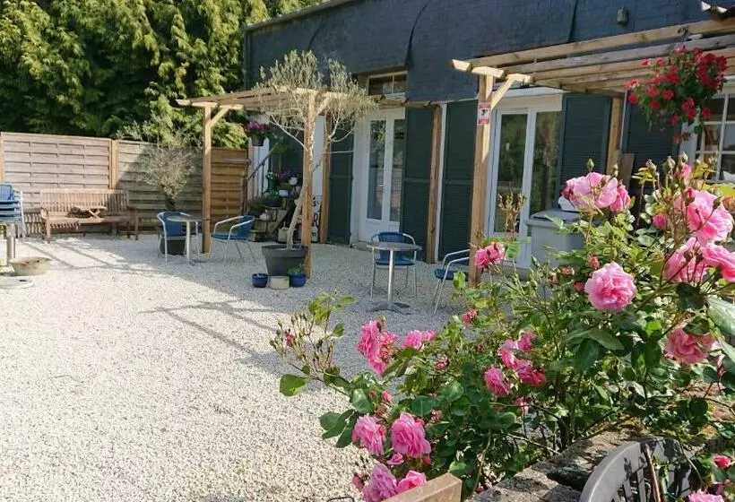 Retkeilymaja Le Black Dog Pub