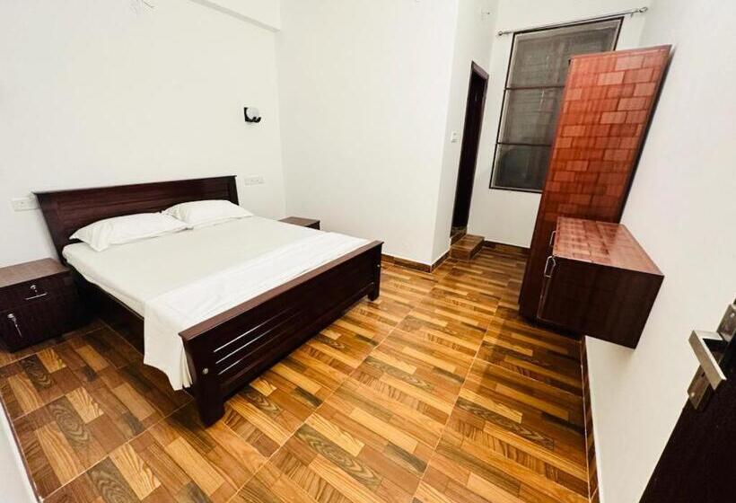 Hotelli Rose Lake View Resort