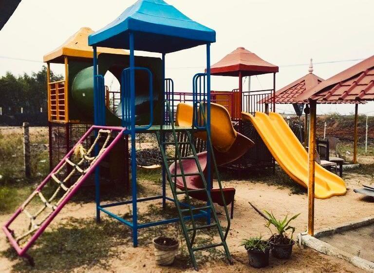 Hotelli Rose Lake View Resort