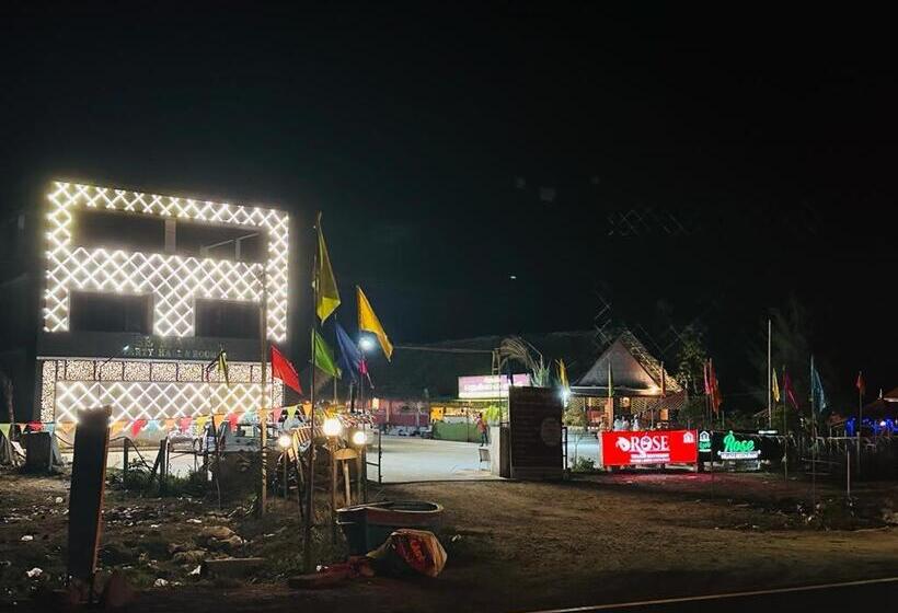 Hotelli Rose Lake View Resort