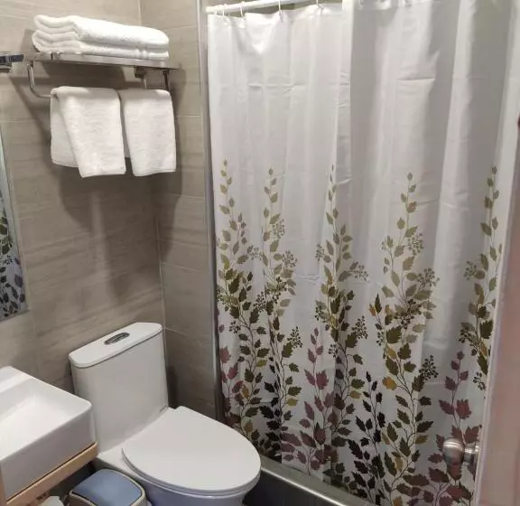 ペンション Vistara Suites