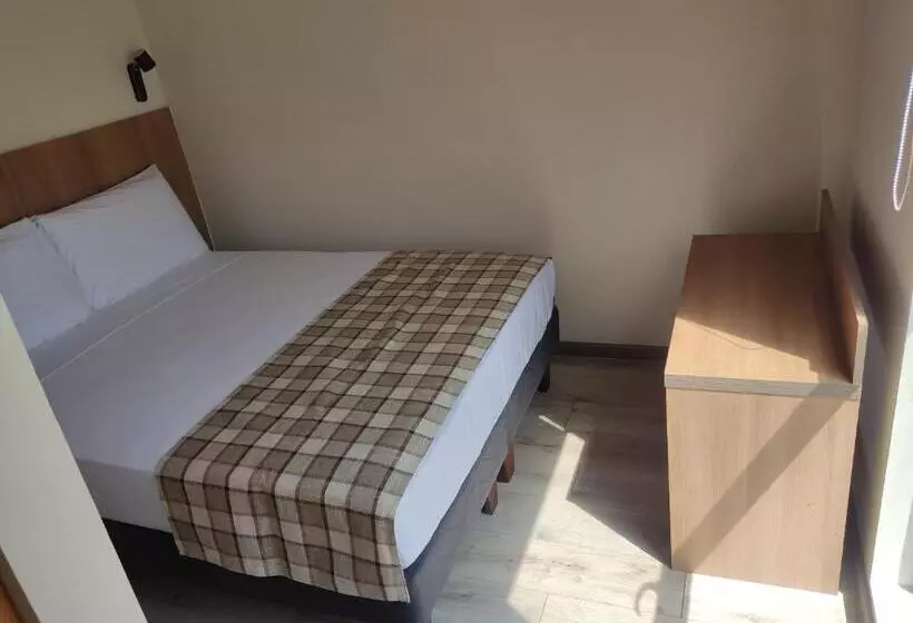 ペンション Vistara Suites