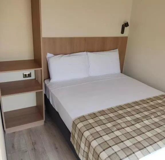 ペンション Vistara Suites