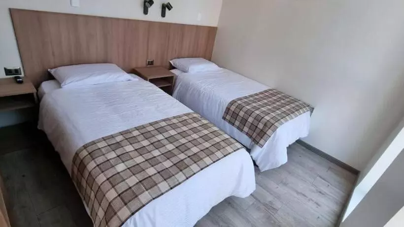 ペンション Vistara Suites