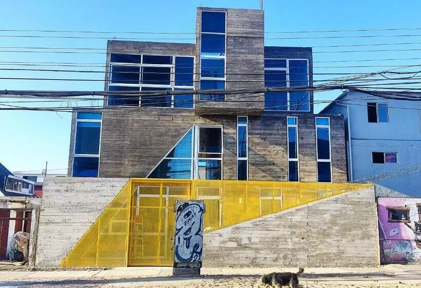 ペンション Vistara Suites