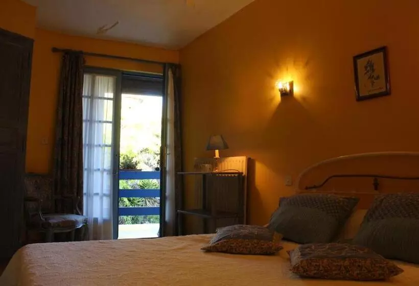 ベッドアンドブレックファースト Chambres D Hôtes Les Arbousiers