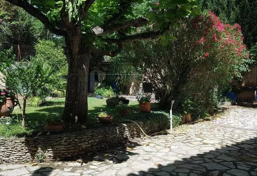 ベッドアンドブレックファースト Chambres D Hôtes Les Arbousiers