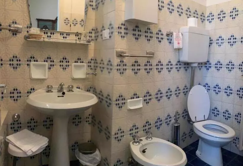 Hotelli Albergo Dell Angelo