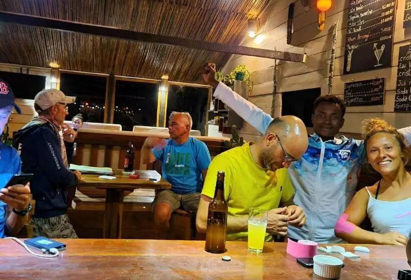 استراحتگاه Madakitecamp