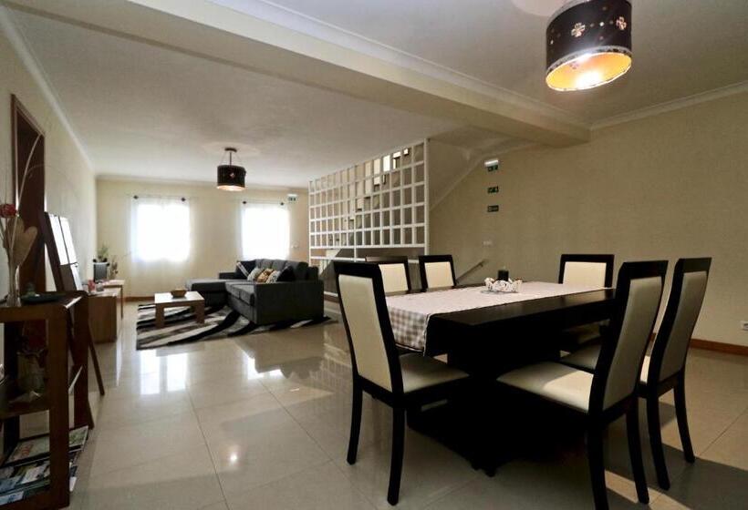 פנסיון West Spring House