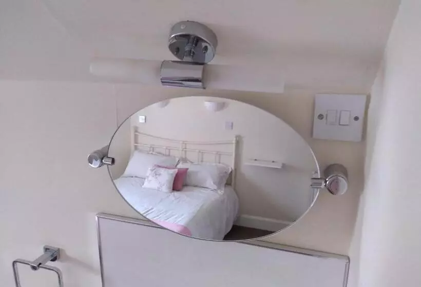 تختخواب و صبحانه Atherstone Guest House