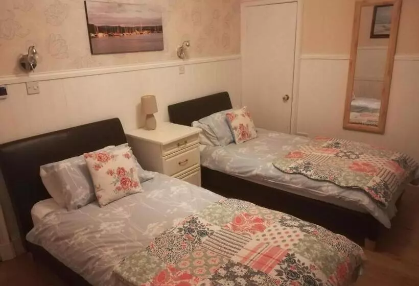 تختخواب و صبحانه Atherstone Guest House