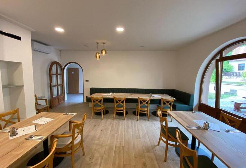 ペンション Comfort Pálava, Penzion & Restaurant