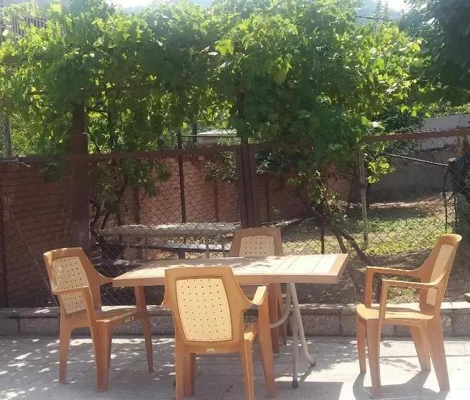 پانسیون Irinola