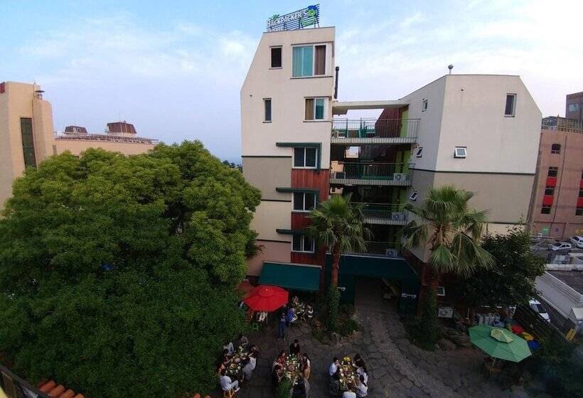 ユースホステル Backpacker's Home