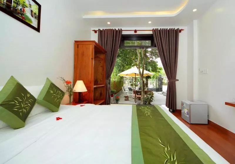 تختخواب و صبحانه Blue Lake Homestay