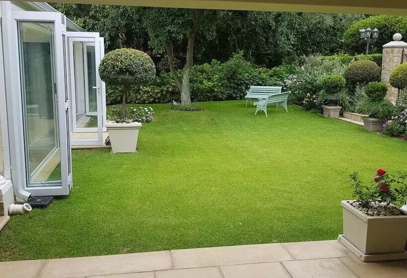 تختخواب و صبحانه Burkleigh House