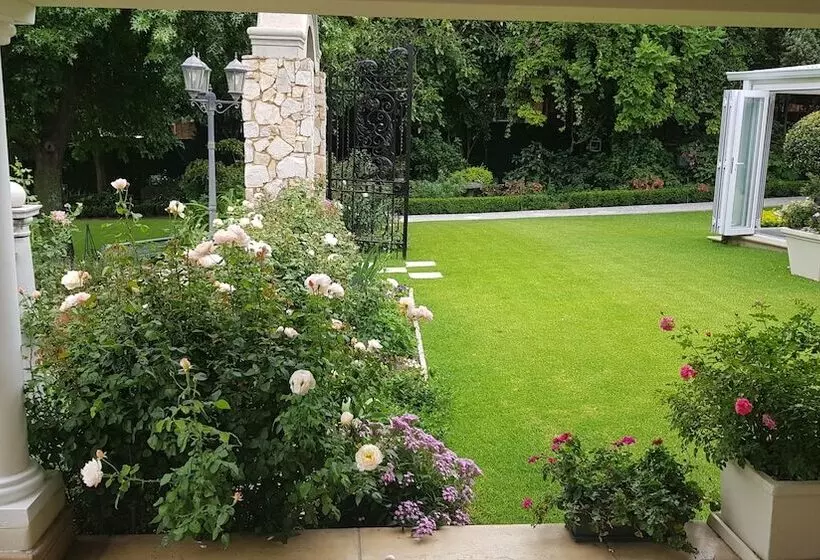 تختخواب و صبحانه Burkleigh House