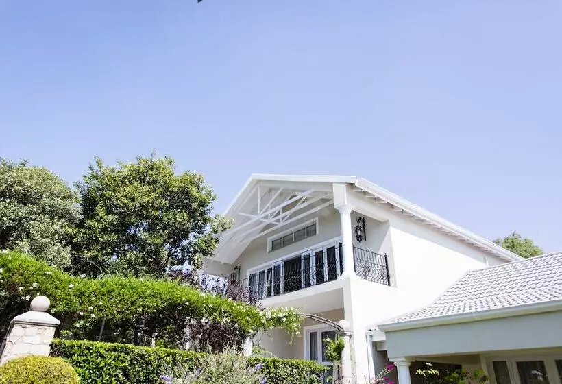 تختخواب و صبحانه Burkleigh House