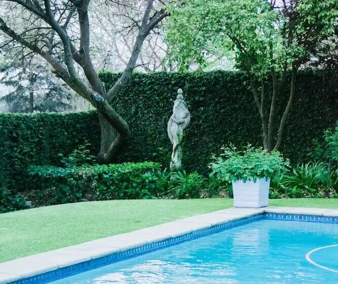 تختخواب و صبحانه Burkleigh House
