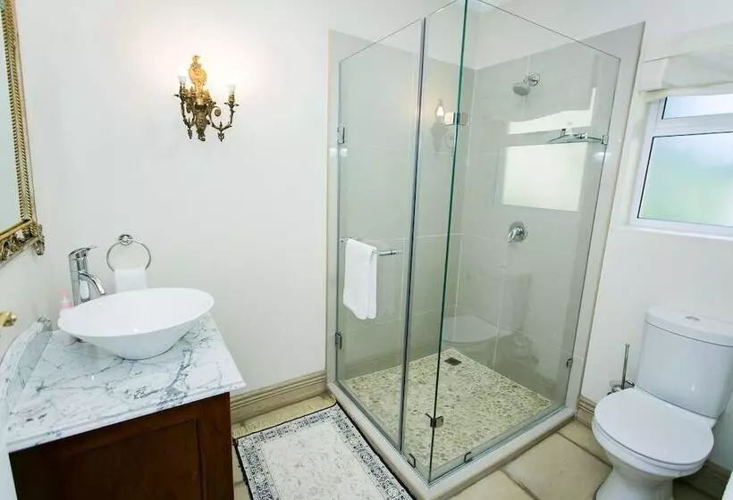 تختخواب و صبحانه Burkleigh House
