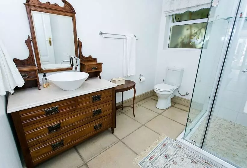 تختخواب و صبحانه Burkleigh House