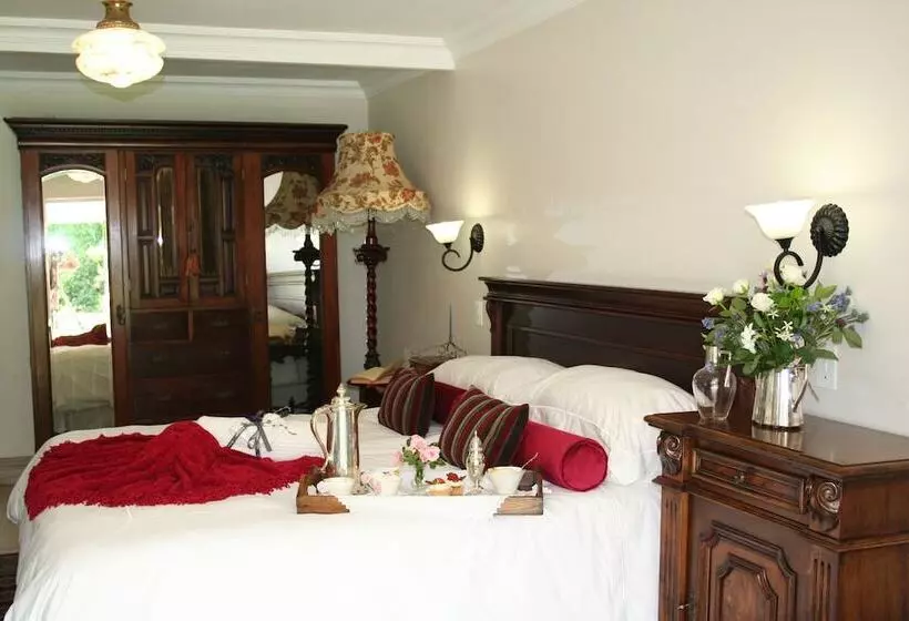 تختخواب و صبحانه Burkleigh House