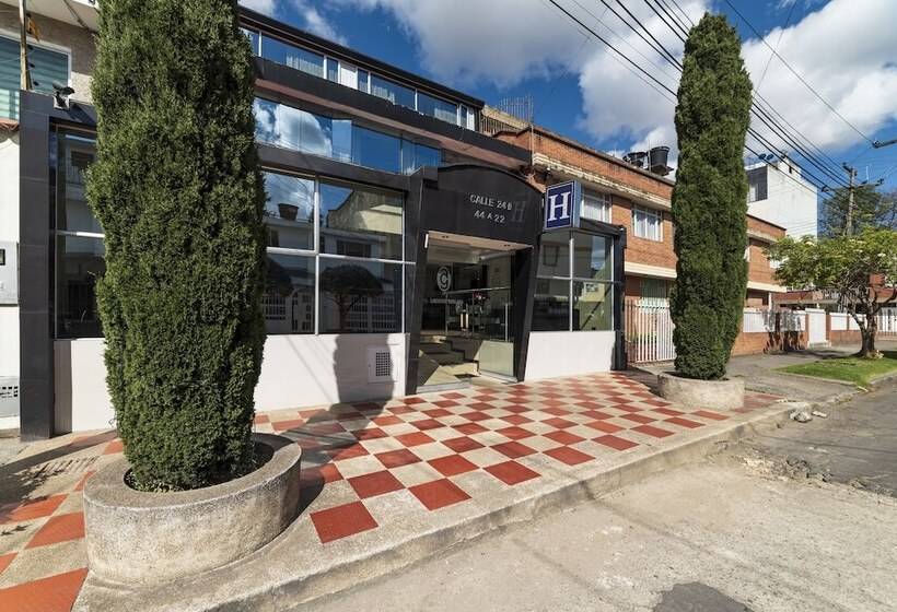 ホテル Ejecutivo Embajada